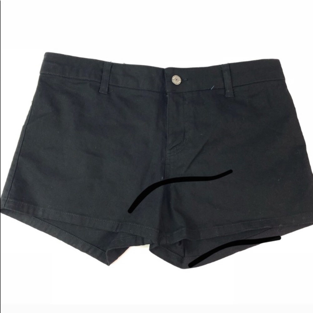 Dickes Woman’s black shorts